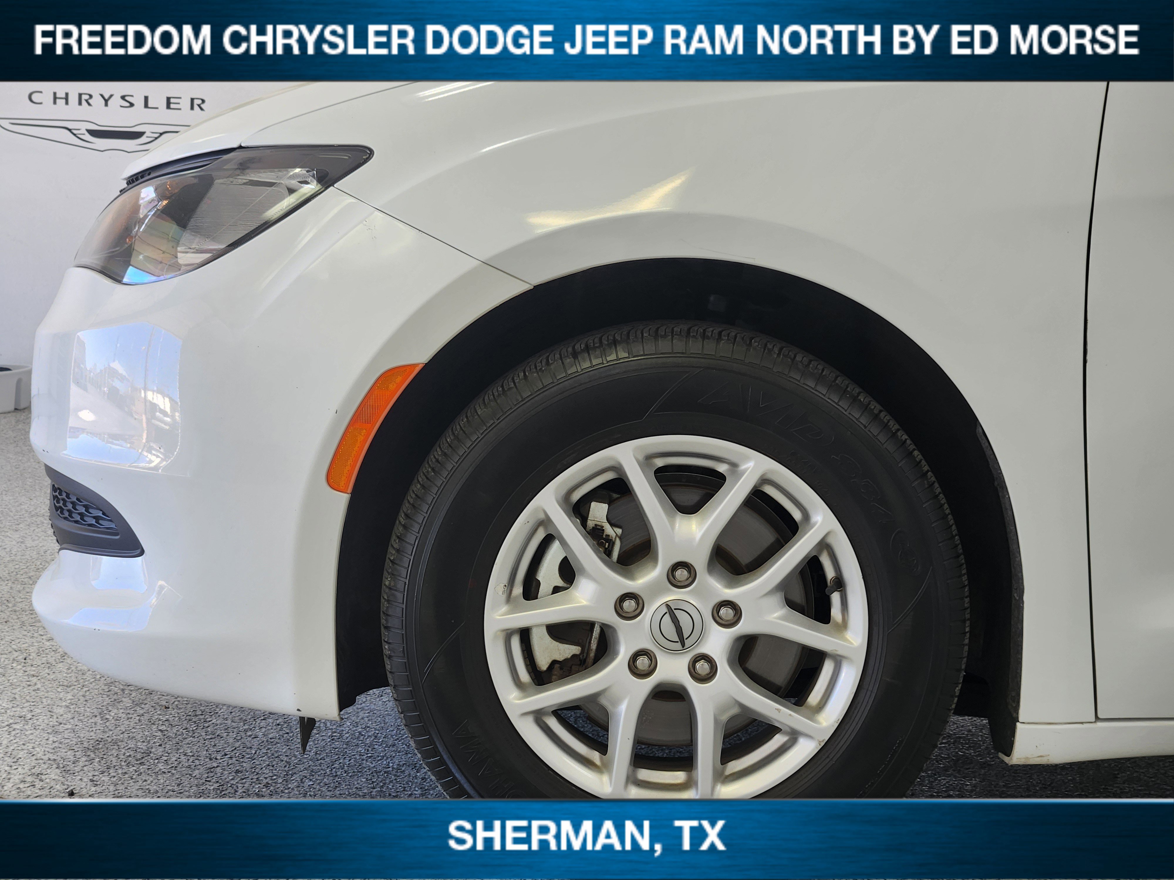 Used 2023 Chrysler Voyager LX image 6