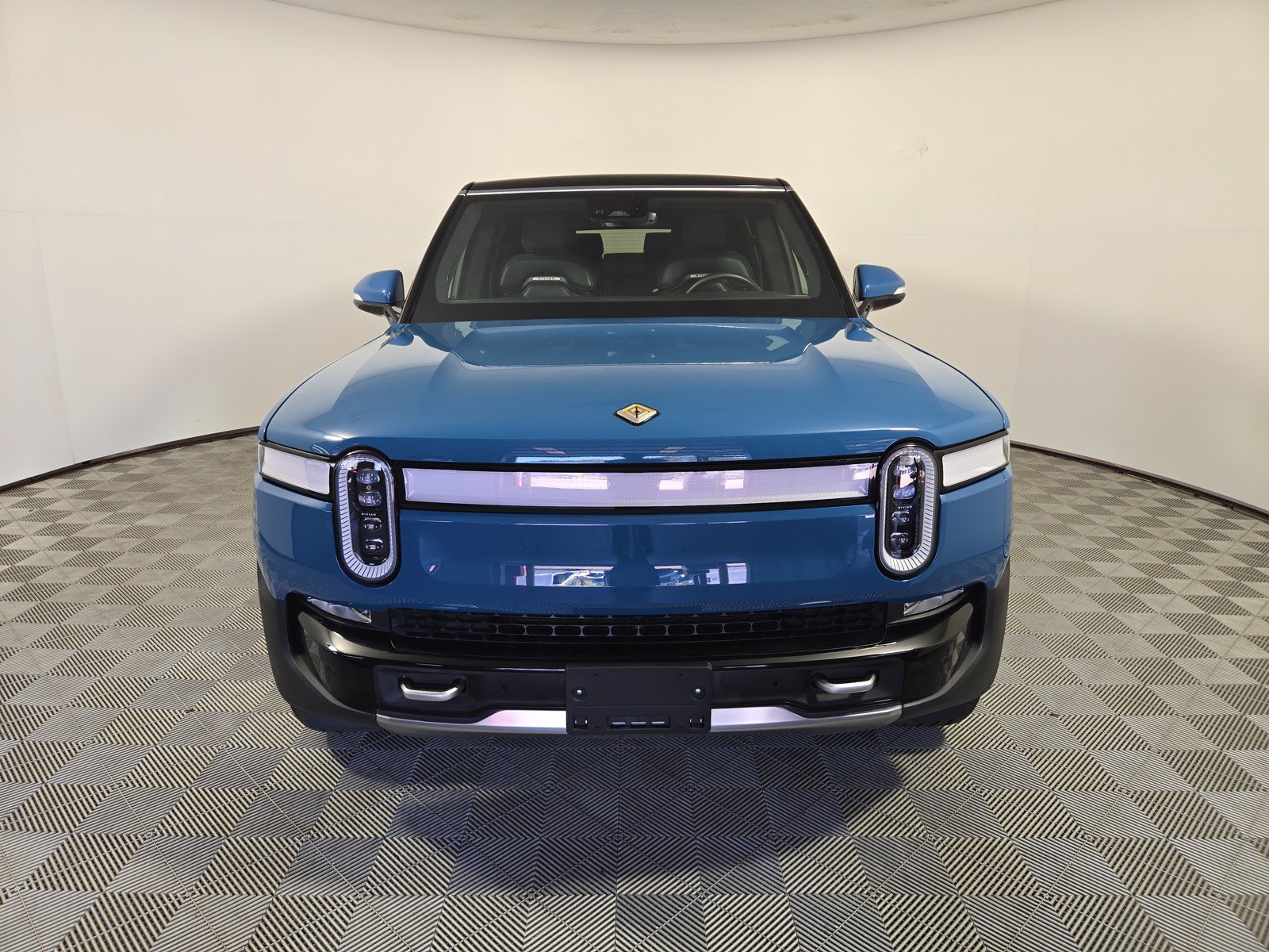 Used 2024 Rivian R1S Adventure AWD/4WD image 8