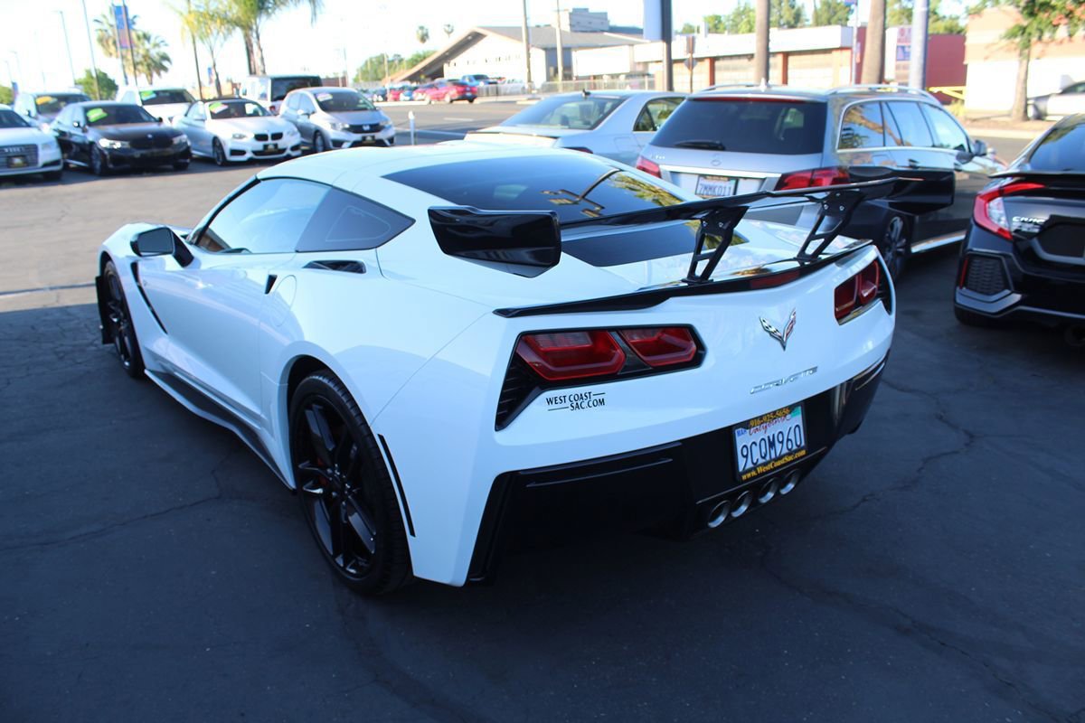 Used 2018 Chevrolet Corvette Stingray Coupe w/ 1LT RWD image 5