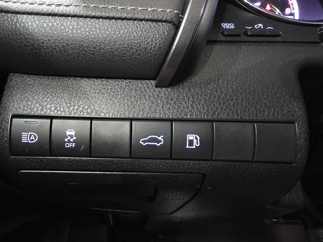 Used 2018 Toyota Camry SE image 18