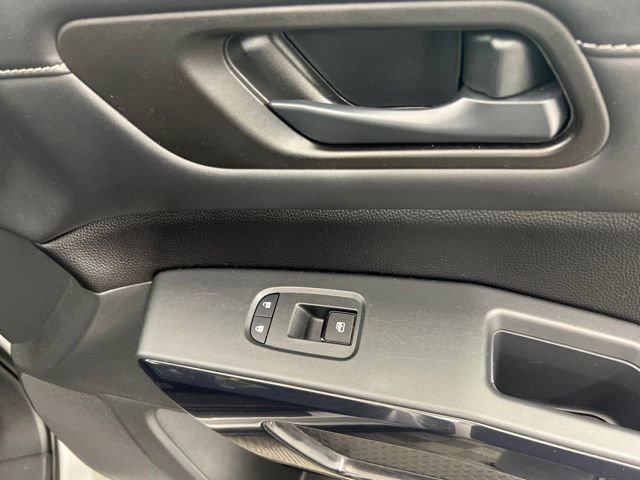 Used 2025 Nissan Pathfinder SV AWD/4WD image 27