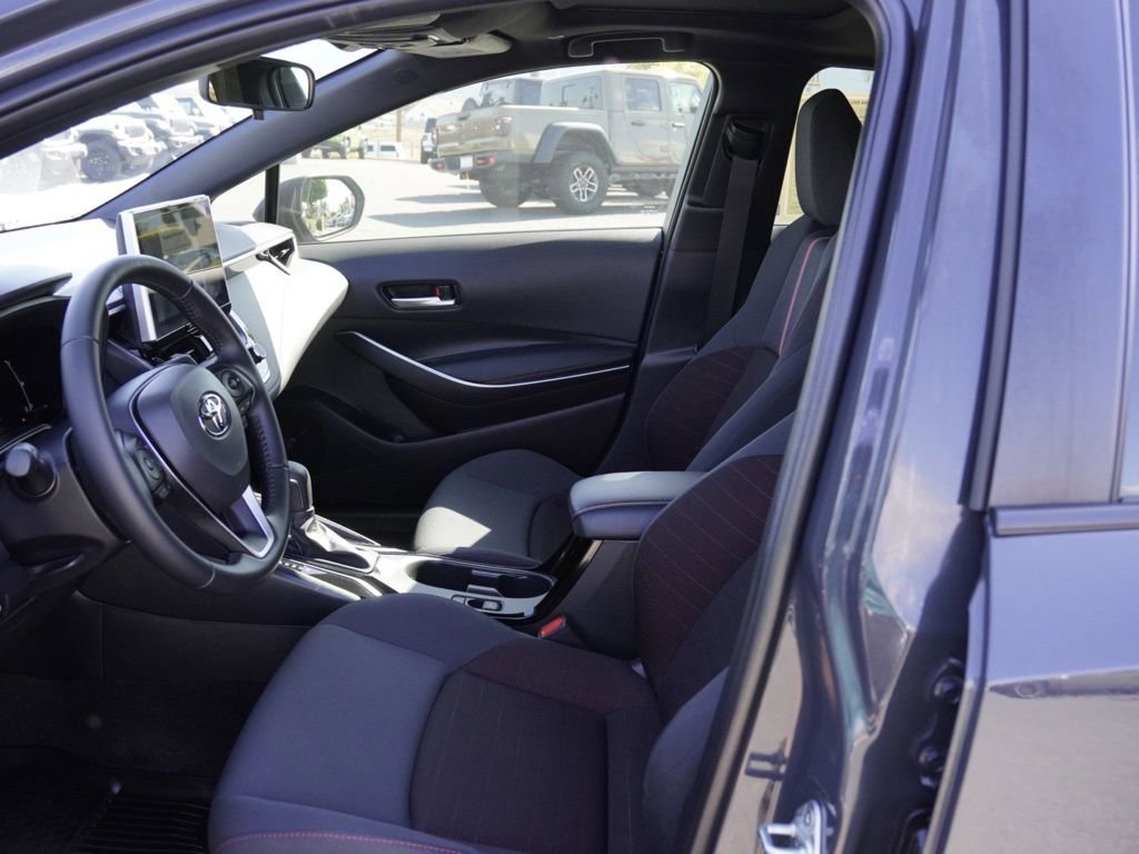 Used 2025 Toyota Corolla SE w/ SE Premium Package FWD image 18