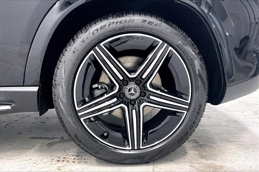 Used 2025 Mercedes-Benz GLE 580 4MATIC image 11
