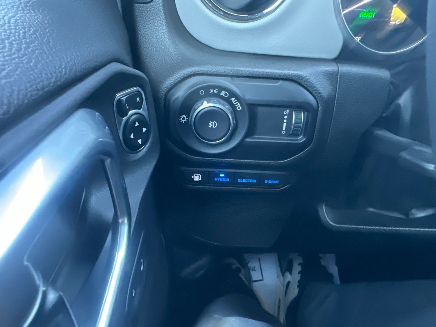 Used 2023 Jeep Wrangler Unlimited Sahara AWD/4WD image 23