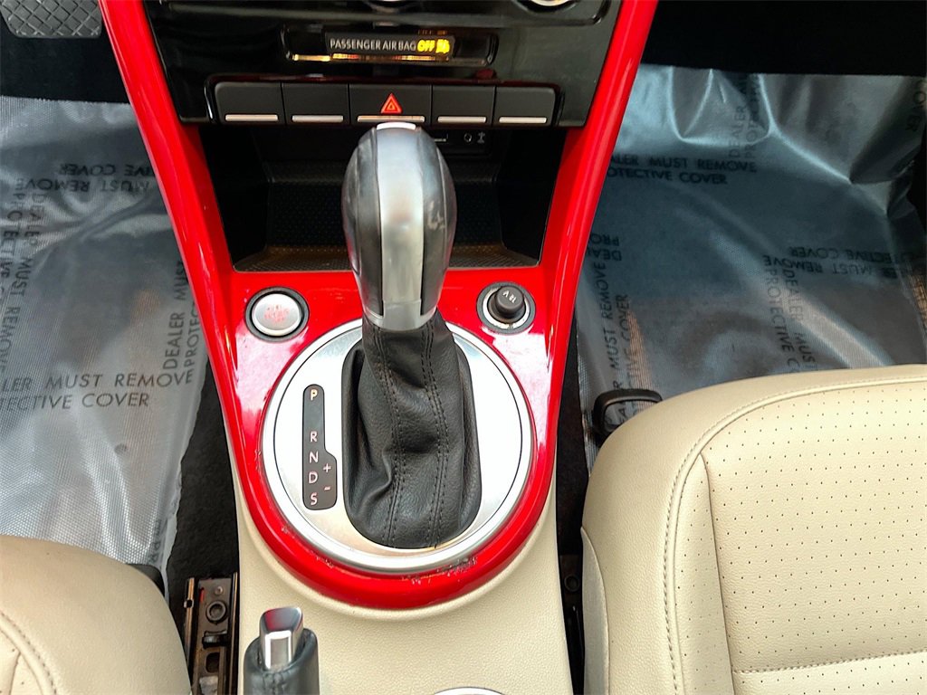 Used 2019 Volkswagen Beetle 2.0T SE image 16