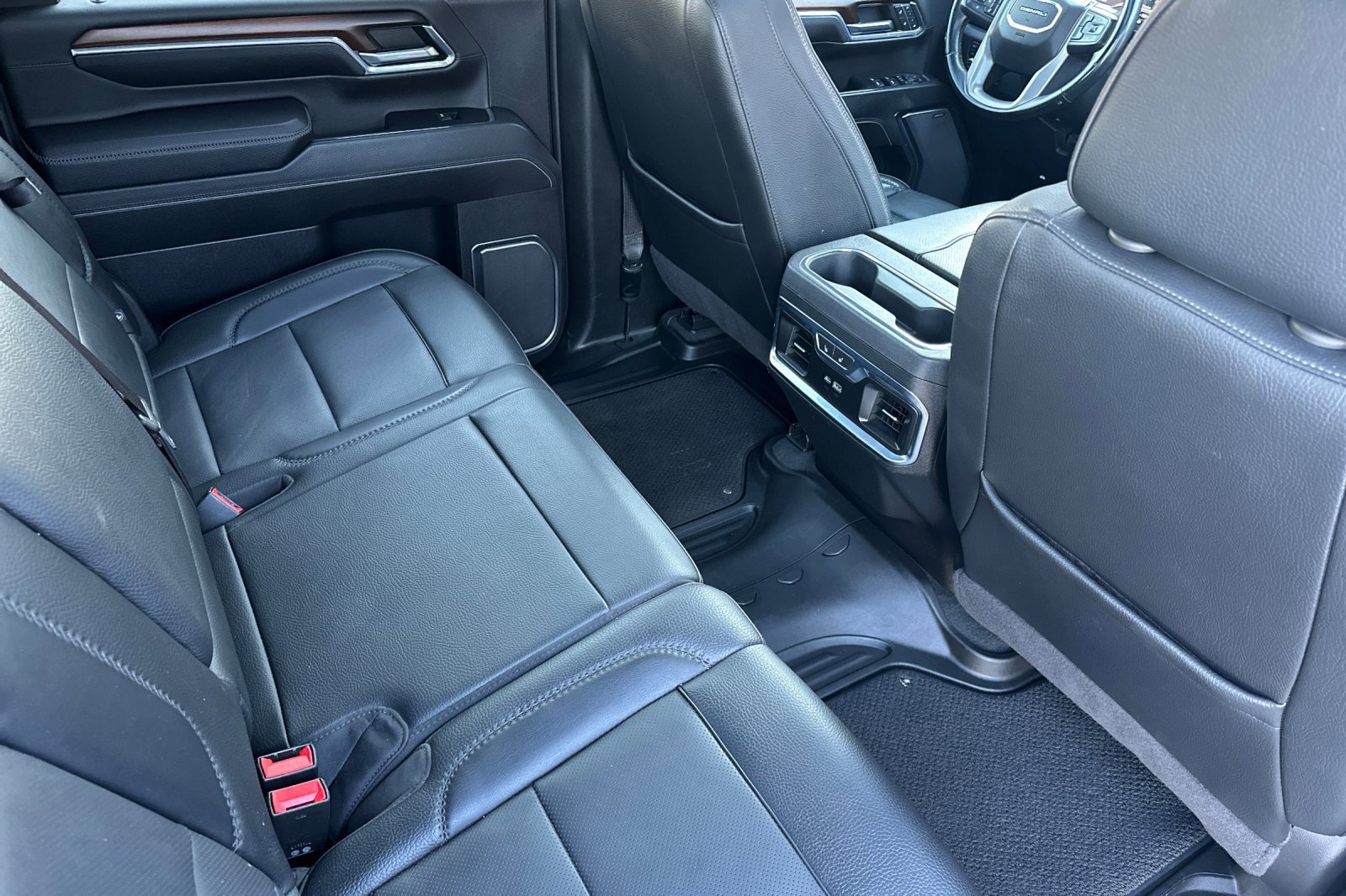 Used 2024 GMC Sierra 3500 Denali w/ Denali Reserve Package image 17