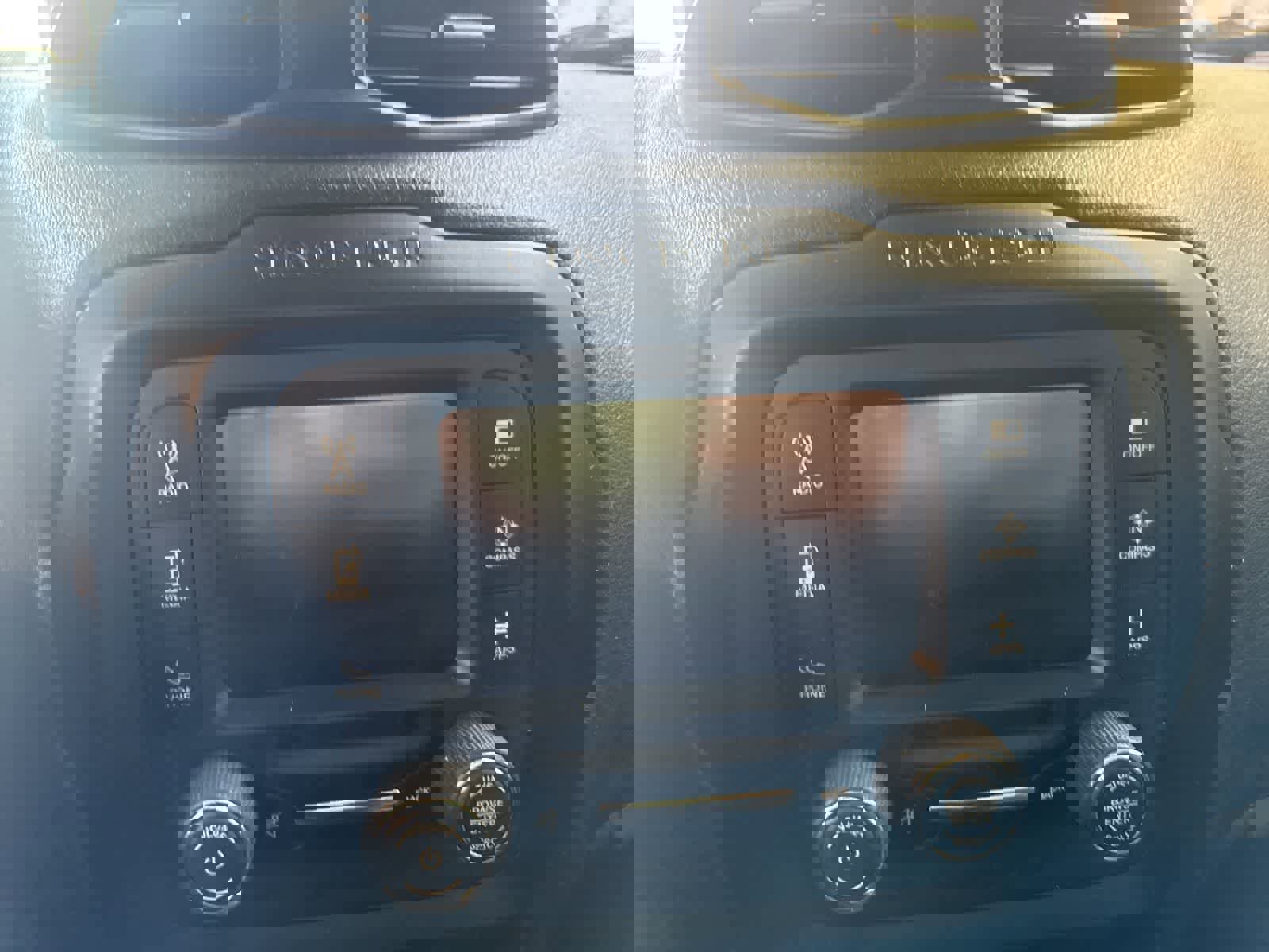 Used 2017 Jeep Renegade Latitude w/ Popular Equipment Group image 25