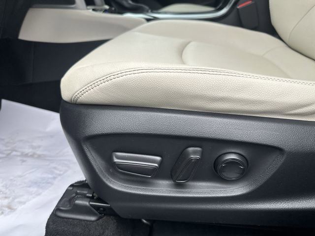Certified 2022 Toyota Corolla Cross XLE AWD/4WD image 15