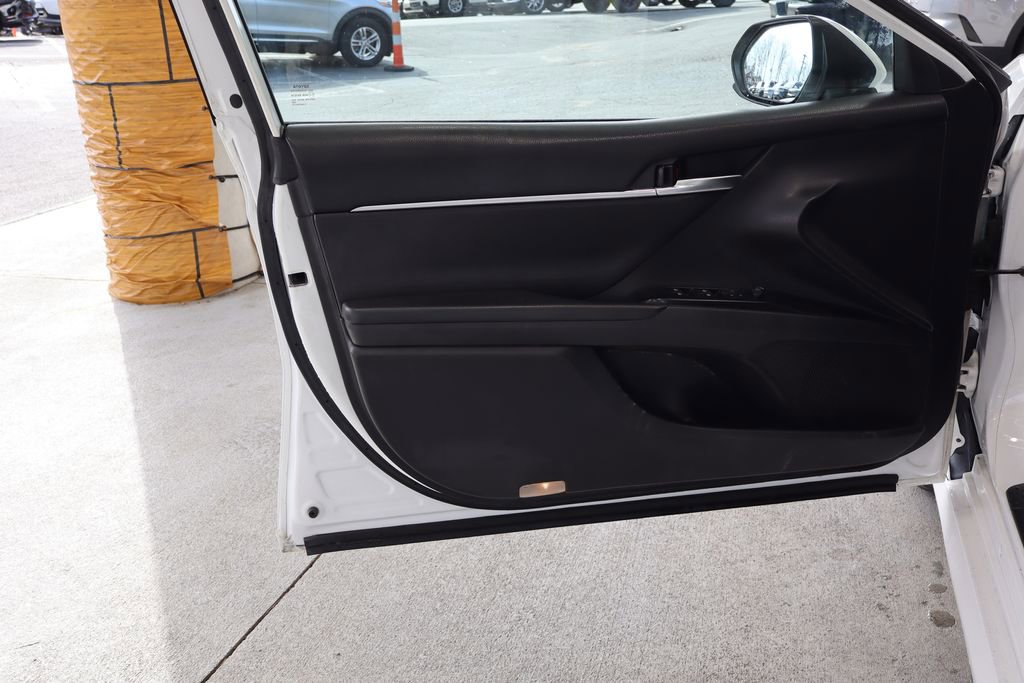 Used 2019 Toyota Camry LE image 15