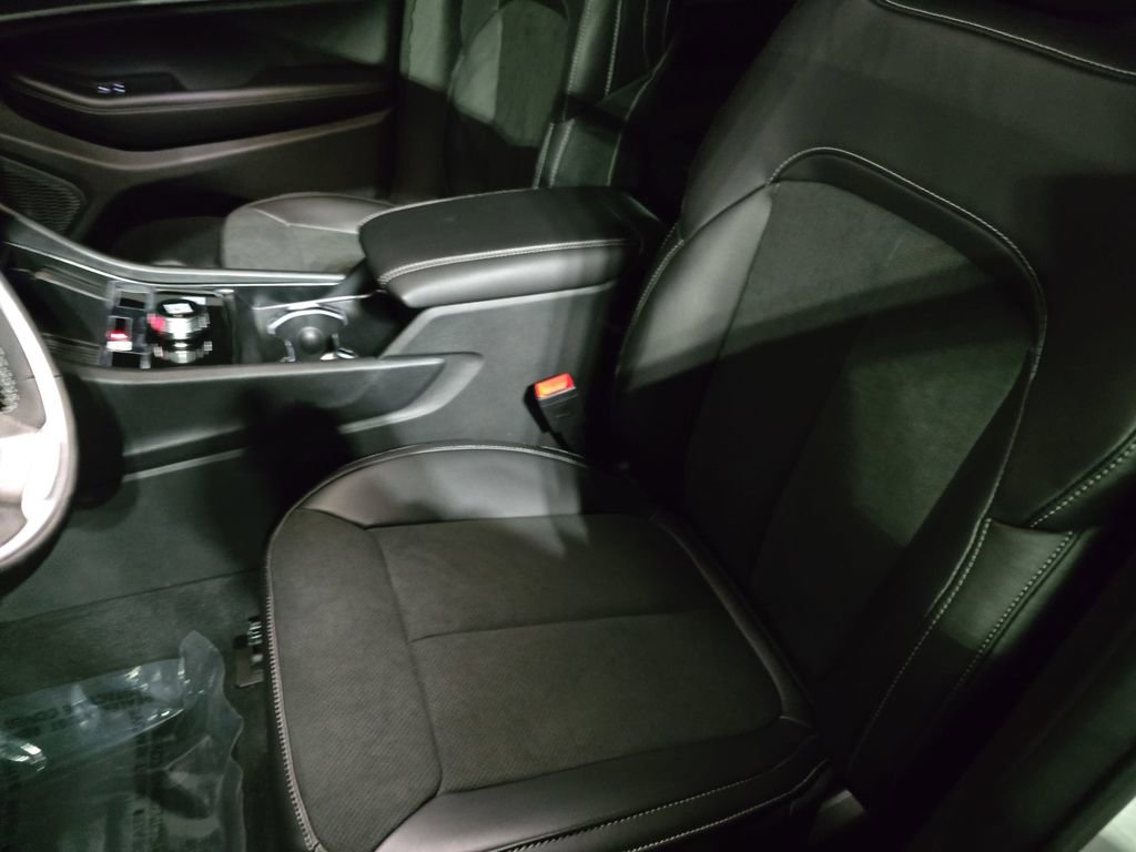 New 2026 Jeep Grand Cherokee Altitude image 16