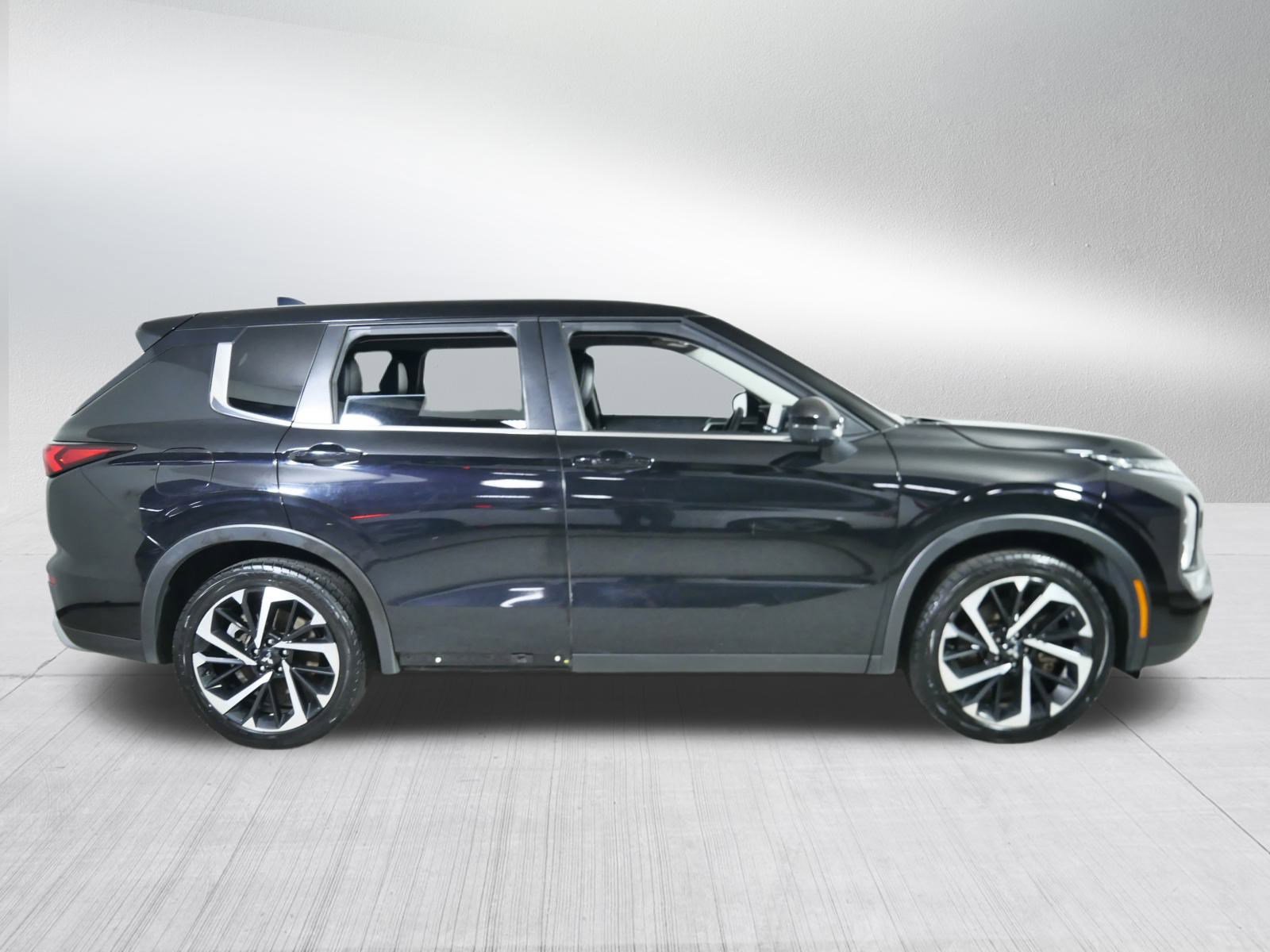Used 2022 Mitsubishi Outlander SE image 8