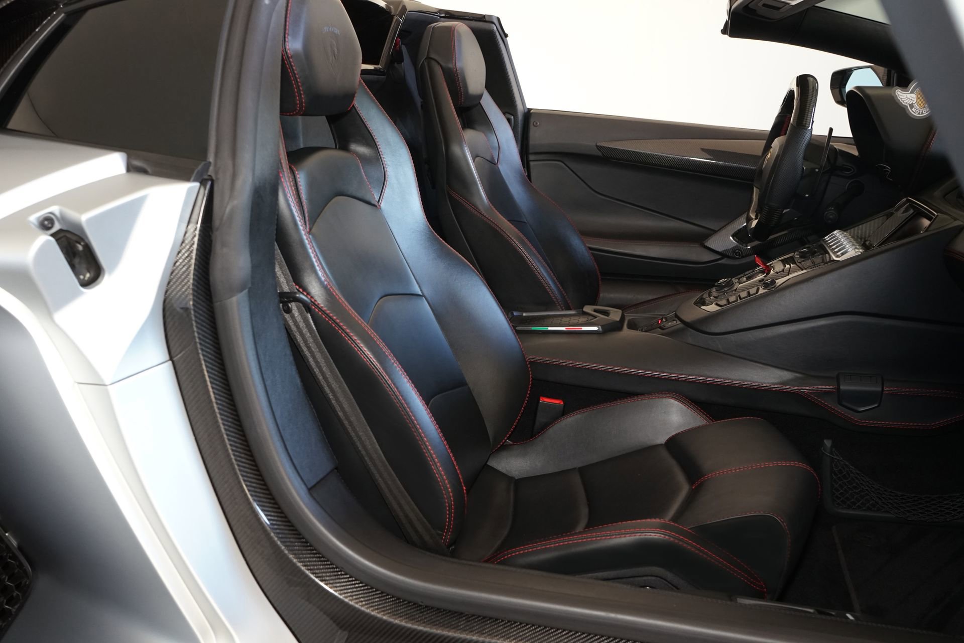 Used 2018 Lamborghini Aventador S image 20