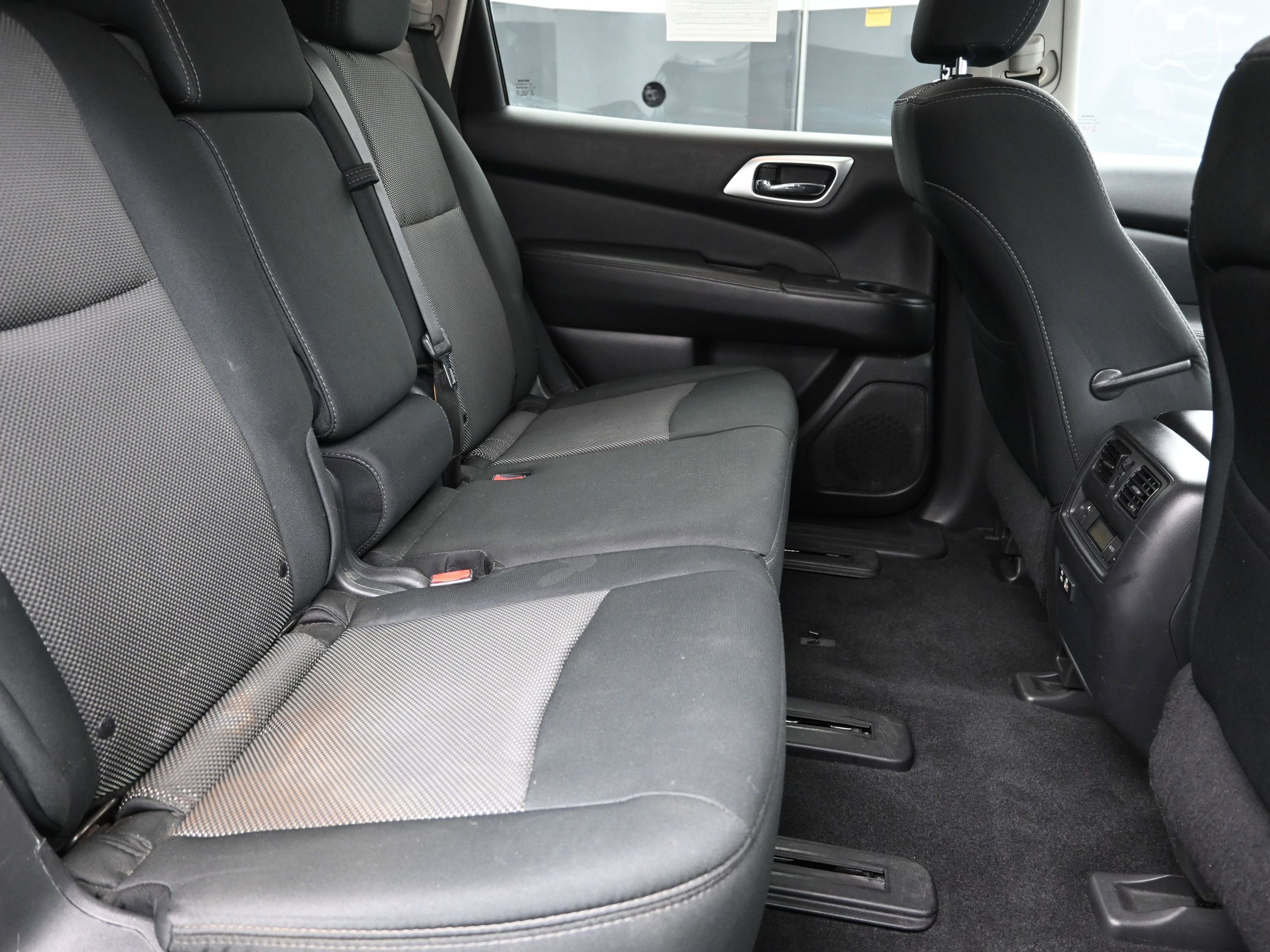 Used 2020 Nissan Pathfinder SV image 26