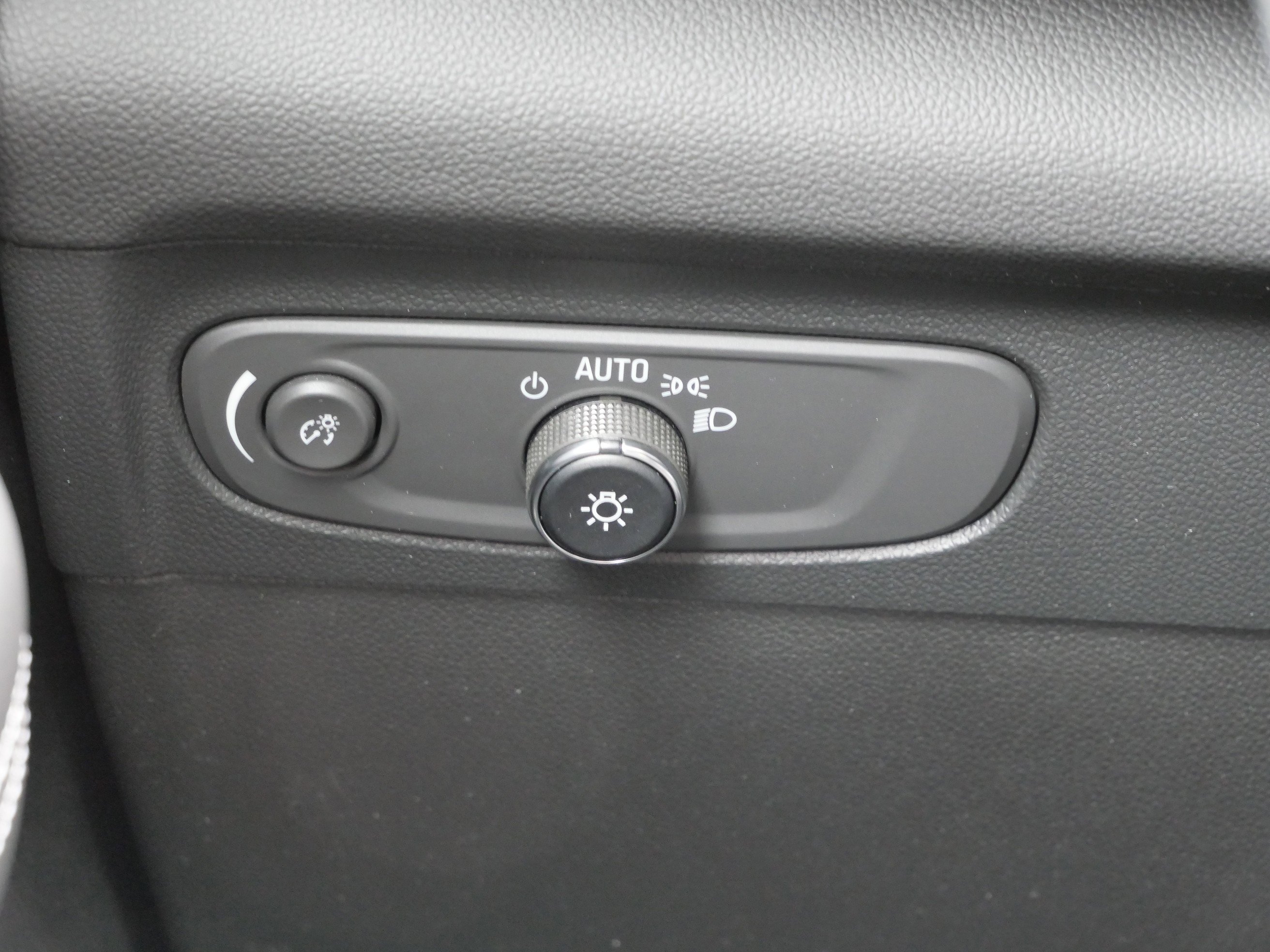 Used 2023 Buick Envision Essence image 18