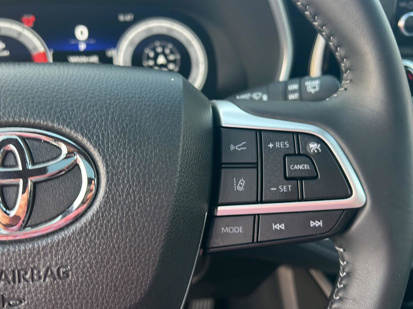 Certified 2025 Toyota Highlander XSE AWD/4WD image 24