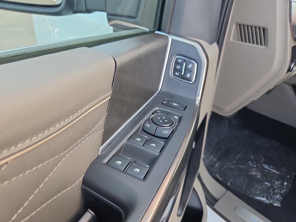 New 2027 Ford F250 Platinum w/ Platinum Plus Package AWD/4WD image 25