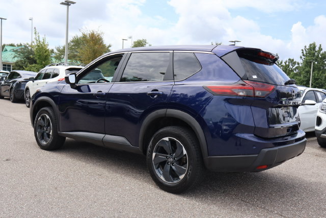 Used 2024 Nissan Rogue SV AWD/4WD image 6