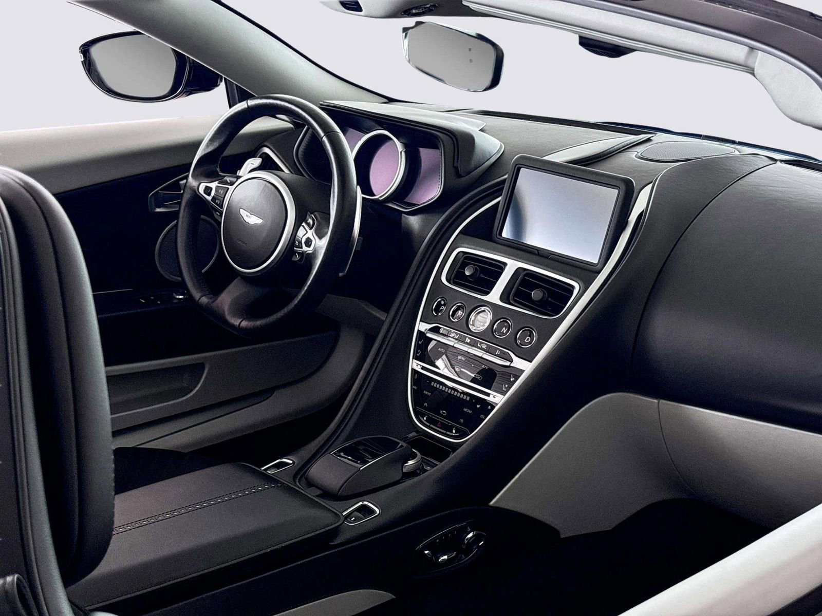 Used 2021 Aston Martin DB11 Volante image 38