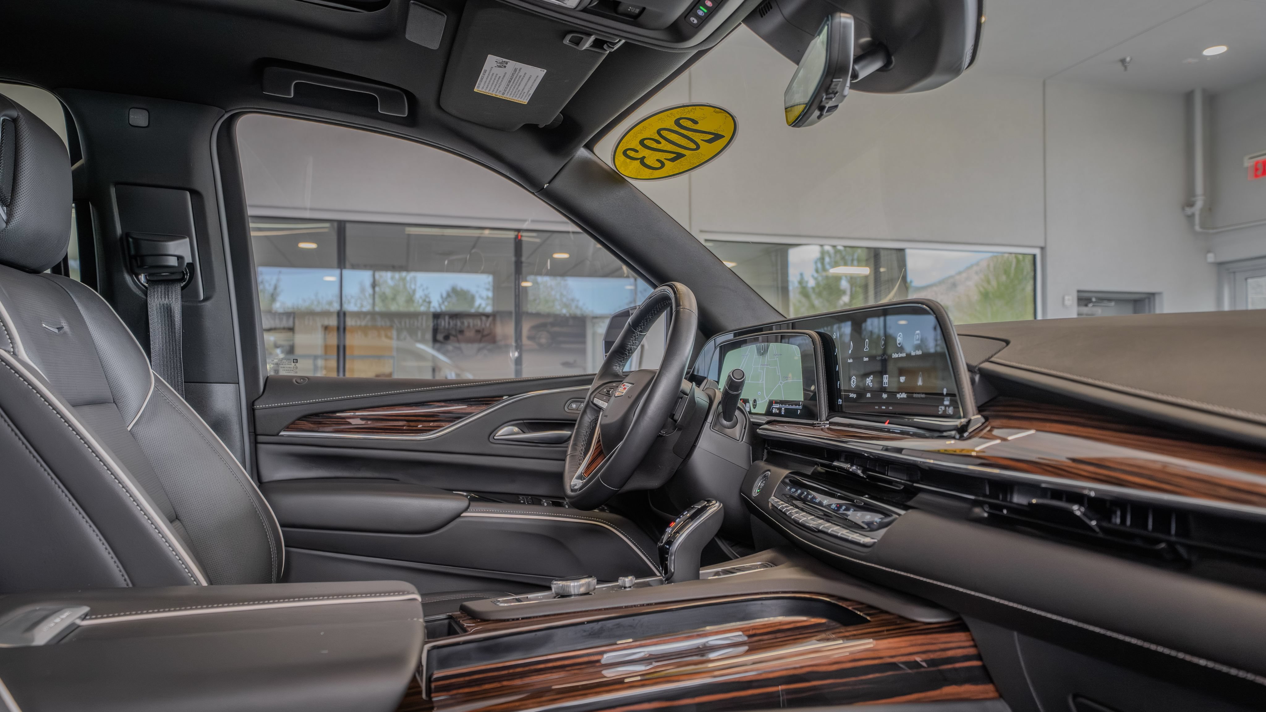 Used 2023 Cadillac Escalade Premium Luxury AWD/4WD image 18