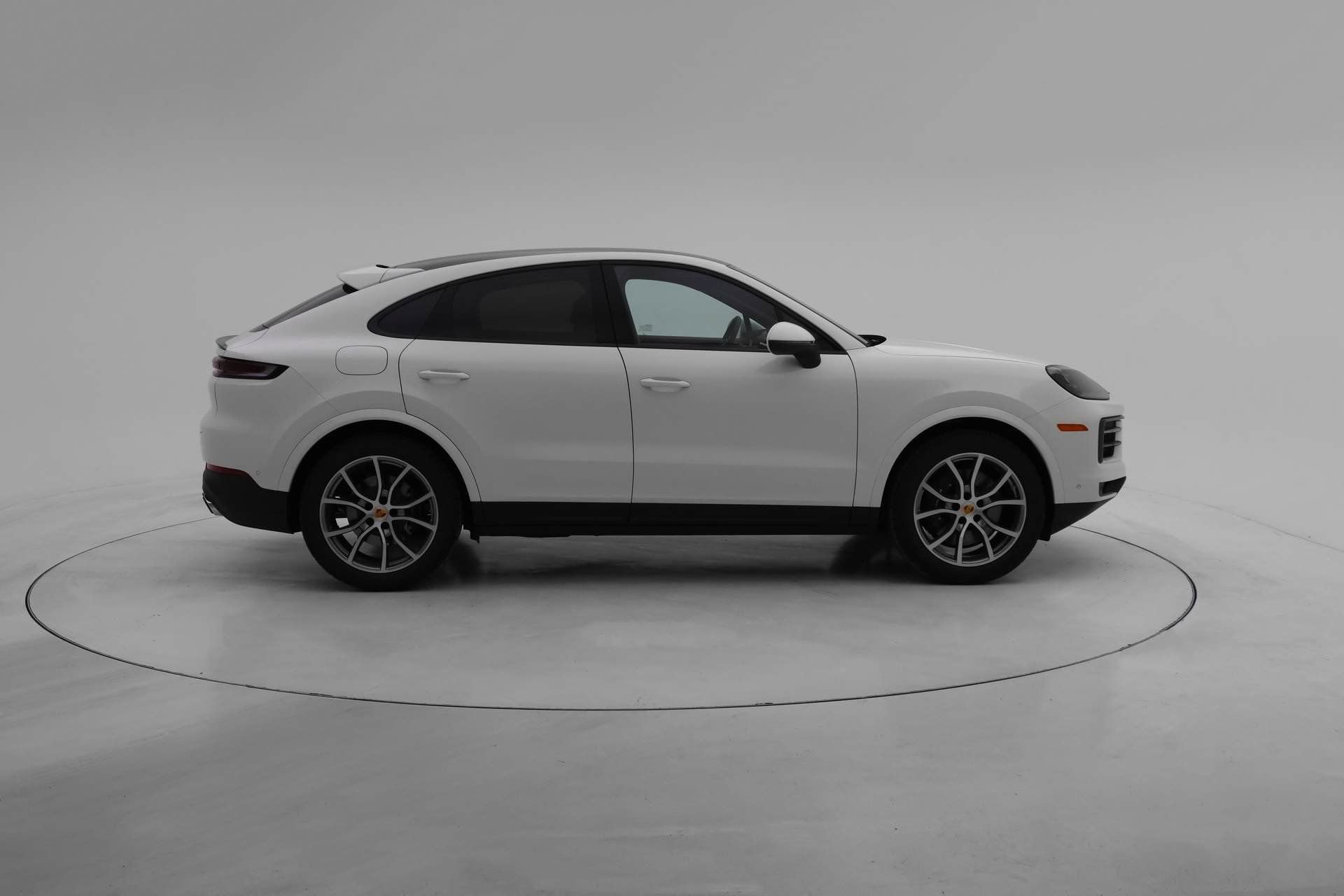 Used 2024 Porsche Cayenne Coupe image 11