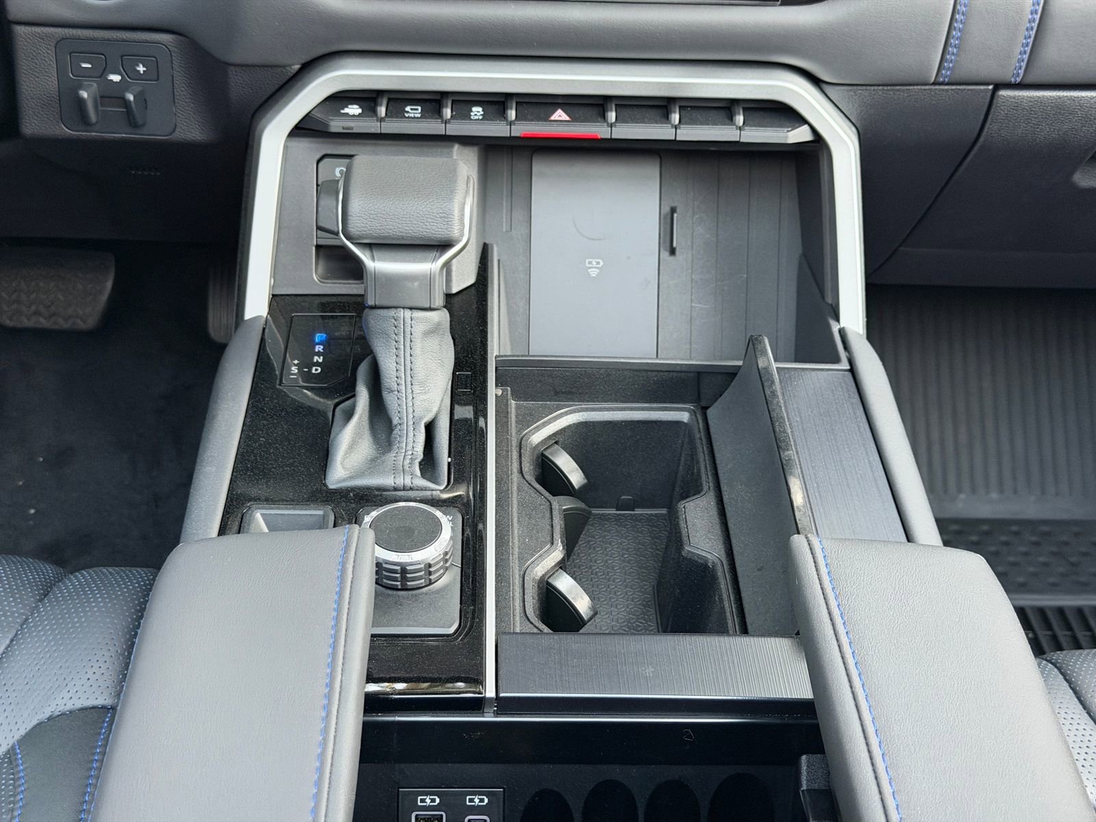 Used 2025 Toyota Sequoia Platinum image 25