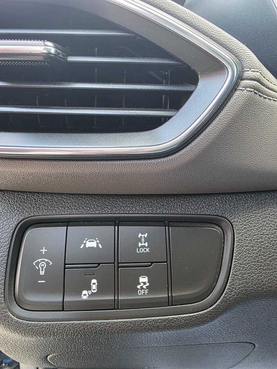Used 2020 Hyundai Santa Fe SEL AWD/4WD image 9