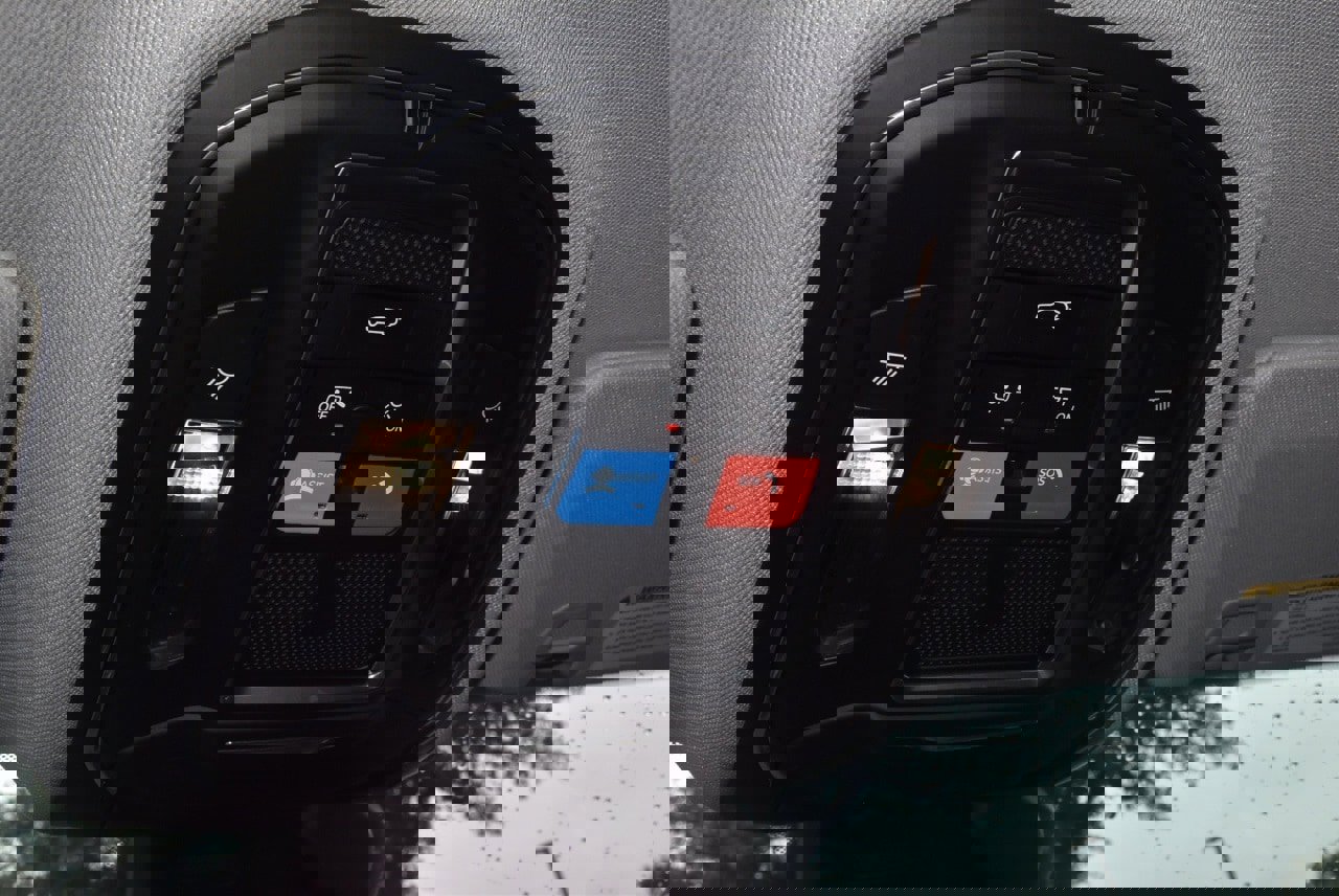 Used 2023 Jeep Grand Cherokee Limited w/ Luxury Tech Group II image 31