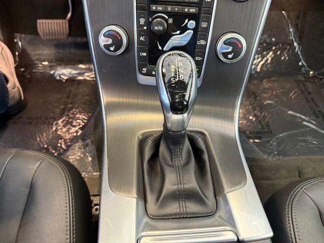 Used 2016 Volvo V60 T5 Premier w/ Convenience Package FWD image 16