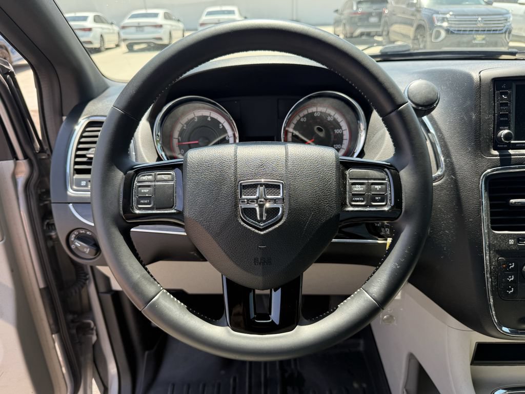 Used 2016 Dodge Grand Caravan SXT FWD image 15