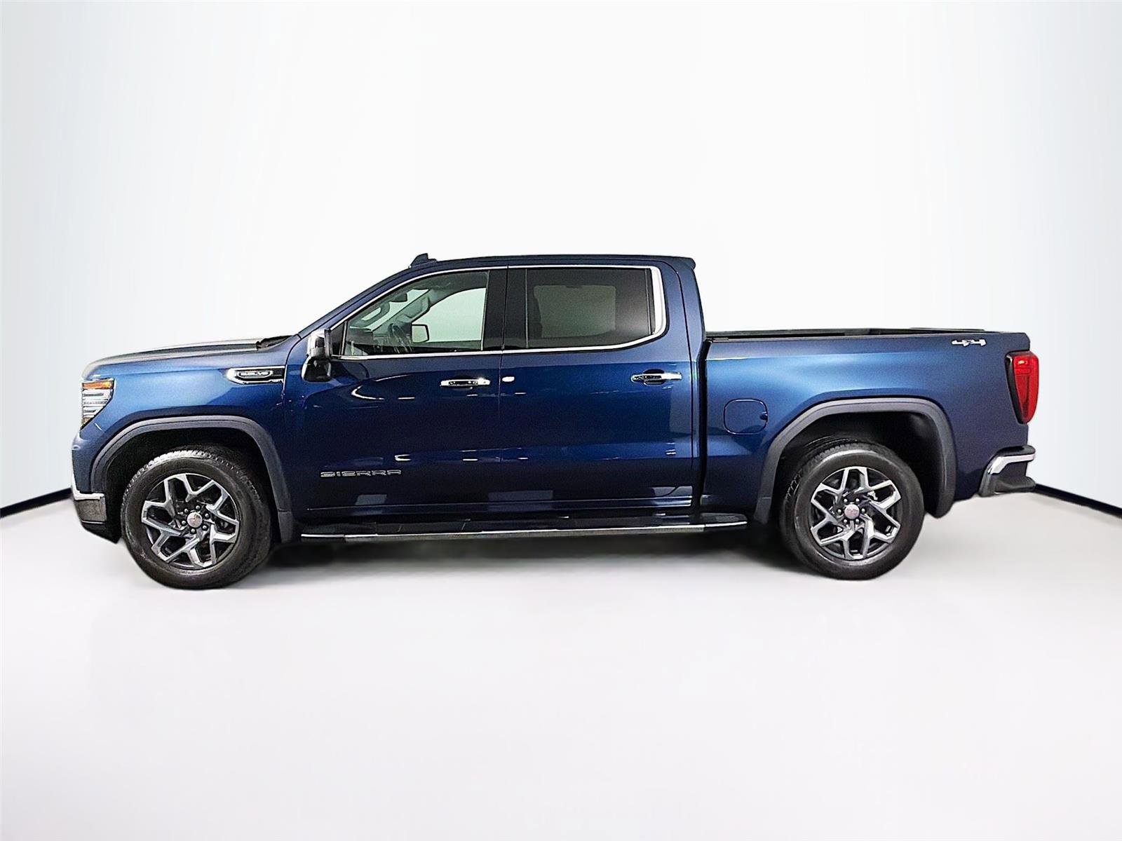 Used 2023 GMC Sierra 1500 SLT w/ SLT Premium Package image 4