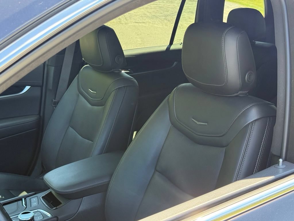 Certified 2025 Cadillac XT6 Premium Luxury FWD image 18