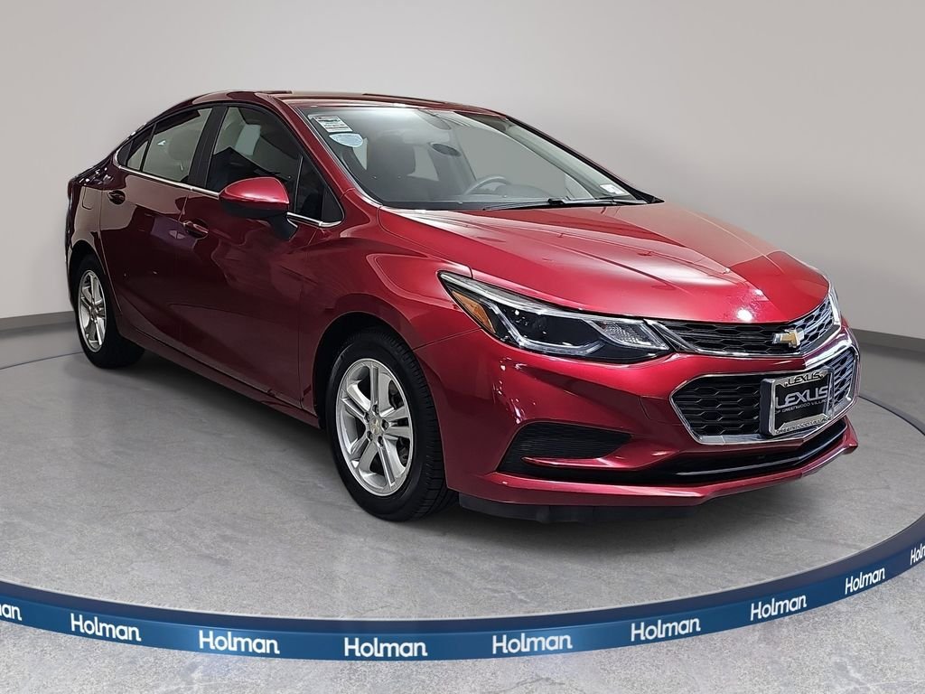 Used 2018 Chevrolet Cruze LT w/ Convenience Package FWD image 4