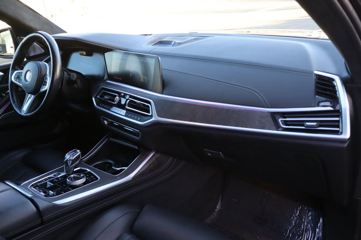 Used 2020 BMW X7 M50i w/ Dynamic Handling Package image 17