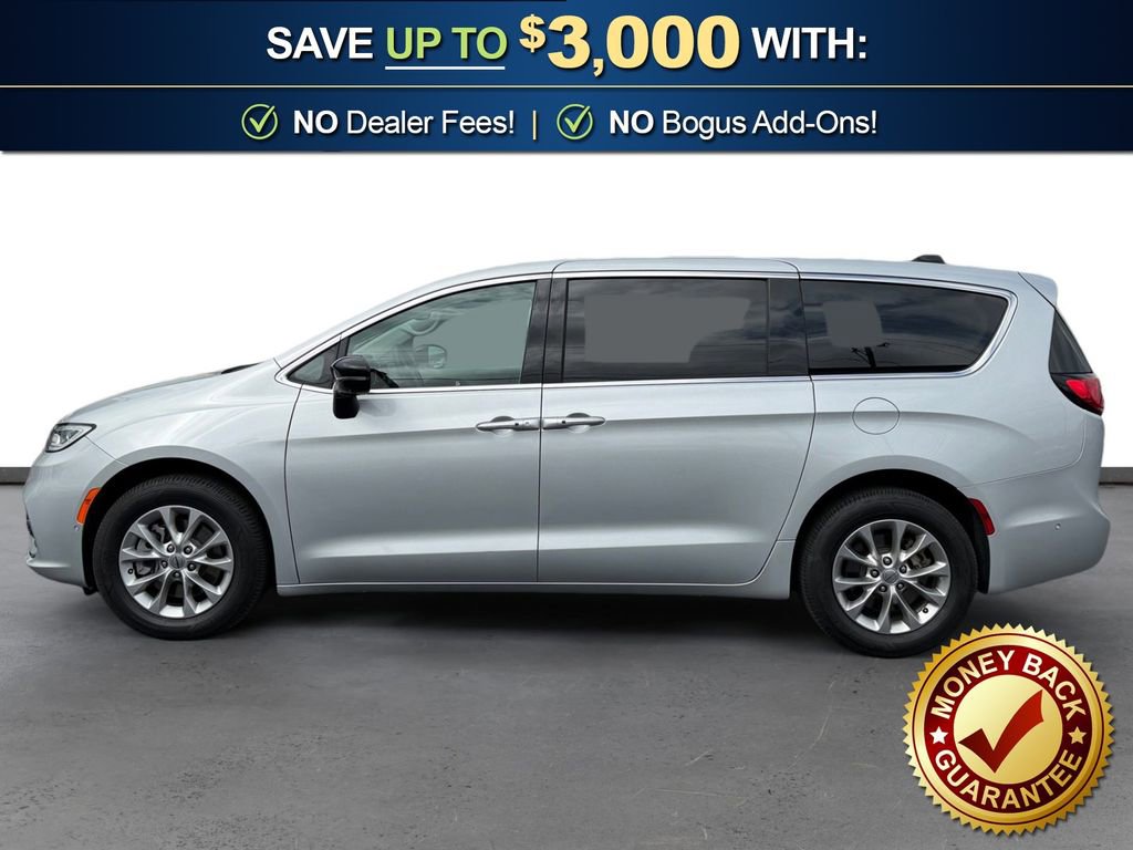 Used 2024 Chrysler Pacifica Touring-L image 2