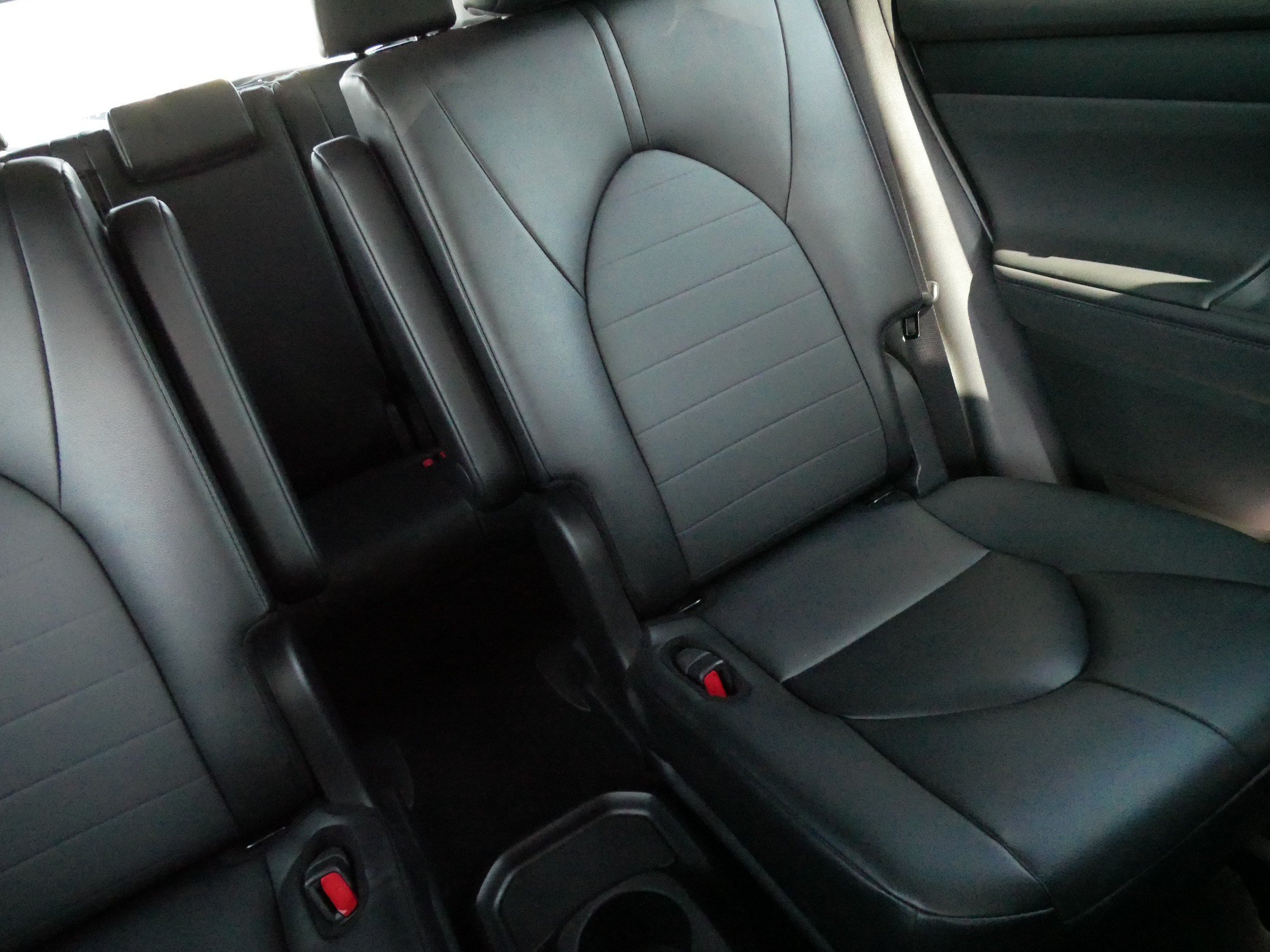 Used 2025 Toyota Highlander XLE AWD/4WD image 14