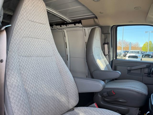 New 2025 Chevrolet Express 3500 w/ Driver Convenience Package image 36