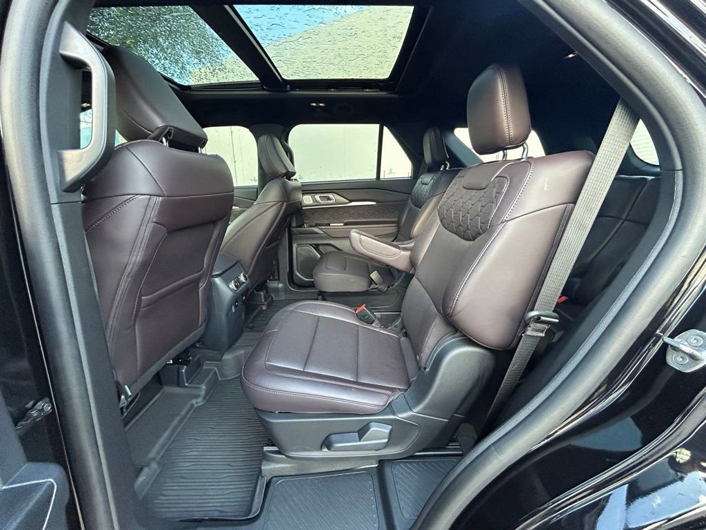 Used 2025 Ford Explorer Platinum w/ Ultimate Package image 34