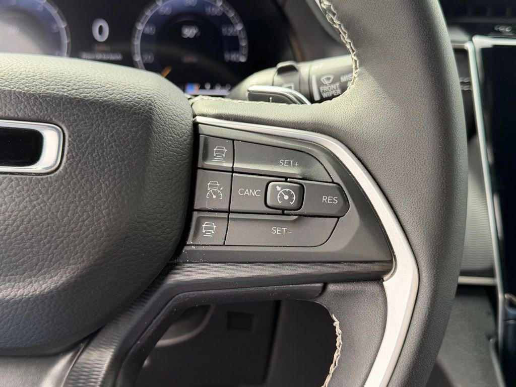 Used 2024 Jeep Grand Cherokee Altitude image 20