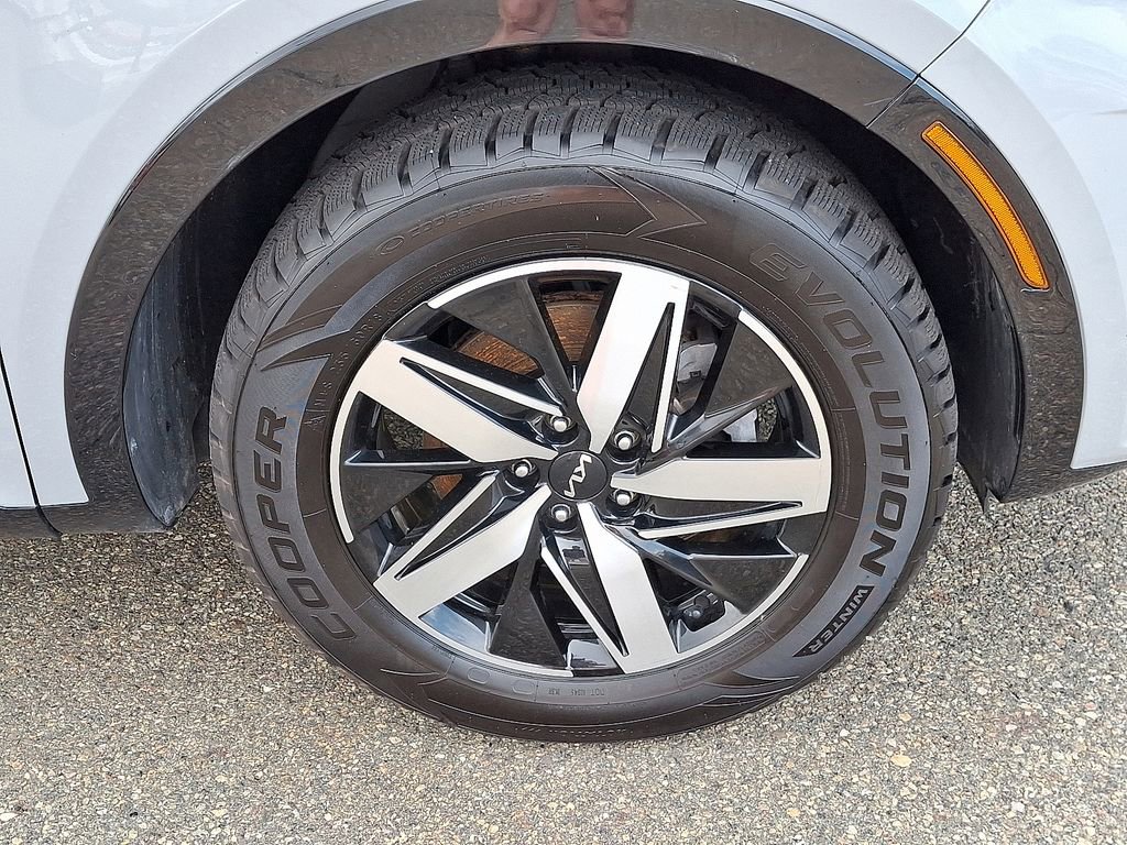 Used 2023 Kia Sorento EX w/ Panoramic Sunroof Package image 9