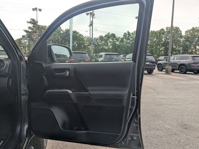 Used 2020 Toyota Tacoma TRD Off-Road w/ Technology Package image 37