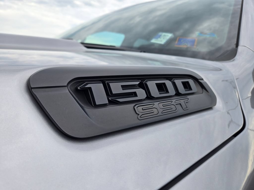 Used 2025 RAM 1500 Big Horn AWD/4WD image 4