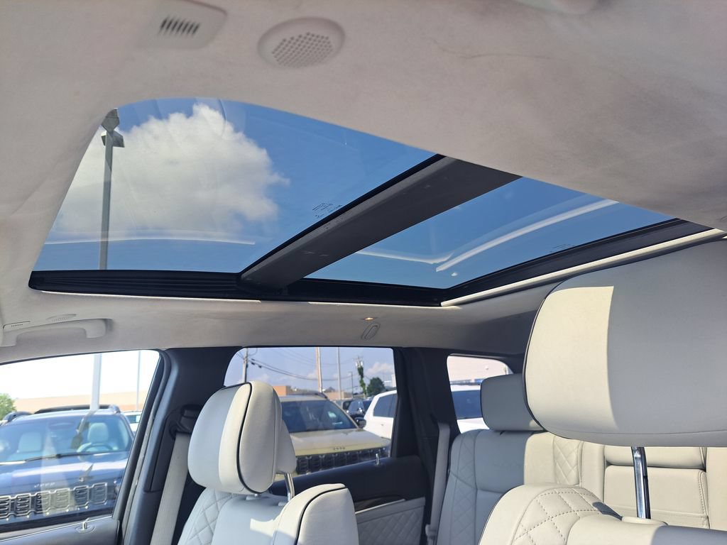 Used 2020 Jeep Grand Cherokee Summit AWD/4WD image 18