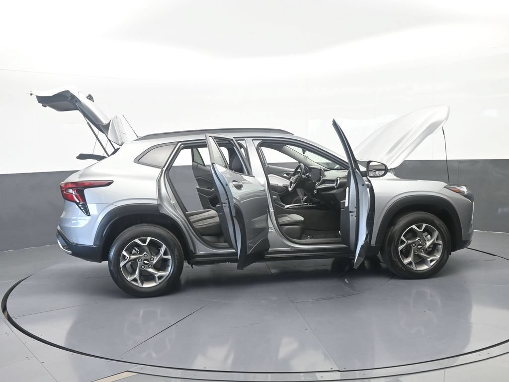 Used 2025 Chevrolet Trax LT w/ Driver Confidence Package FWD image 67