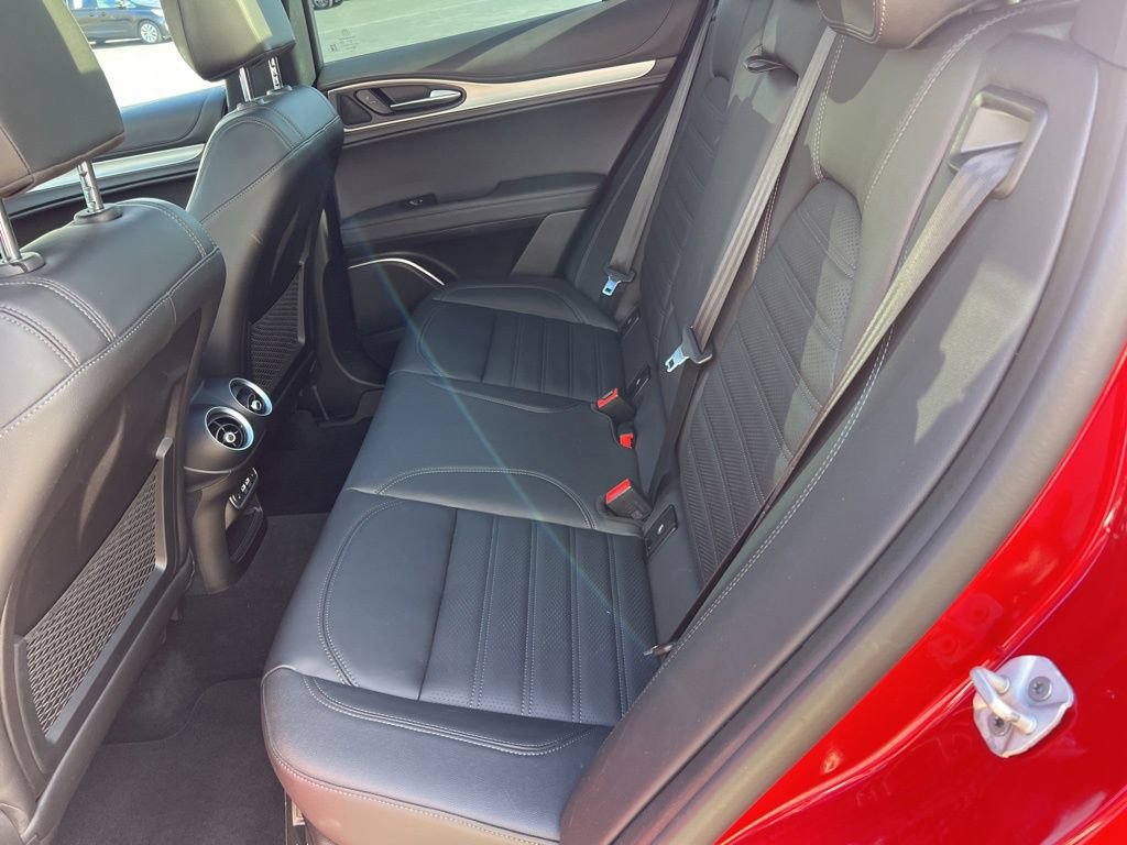 Used 2023 Alfa Romeo Stelvio Veloce AWD/4WD image 42