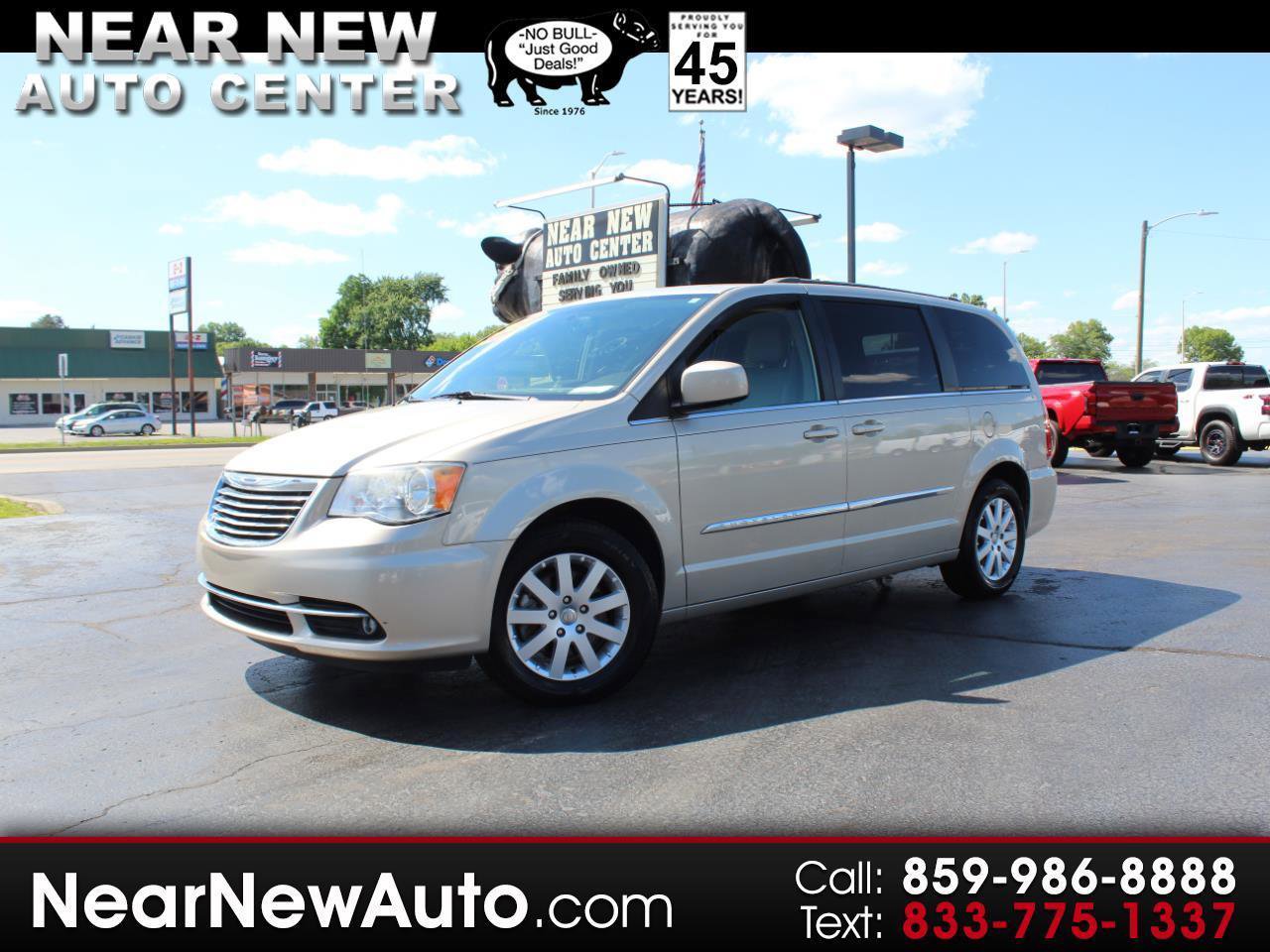 Used 2014 Chrysler Town & Country Touring FWD image 1