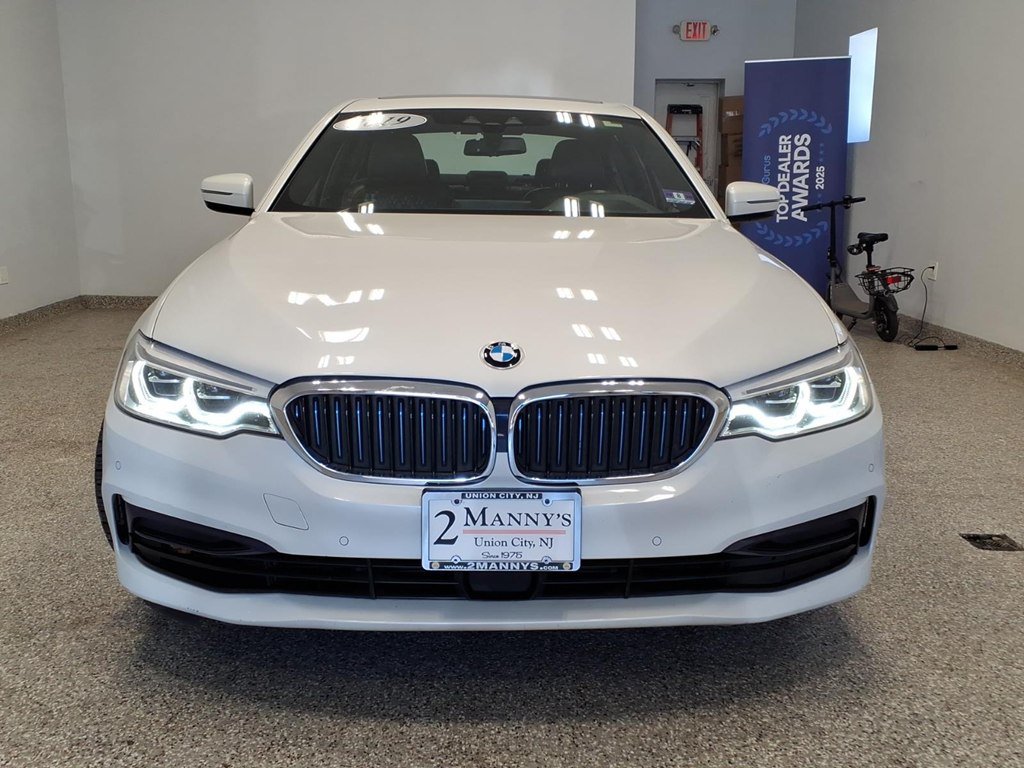 Used 2019 BMW 530e xDrive w/ Executive Package AWD/4WD image 2