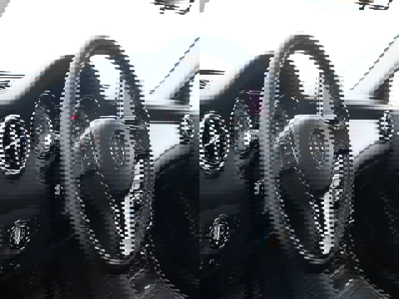 Used 2015 Mercedes-Benz GLA 250 4MATIC image 23