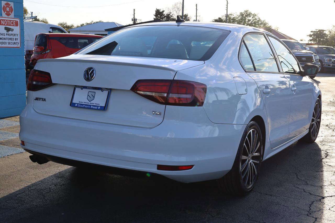 Used 2016 Volkswagen Jetta Sport FWD image 4