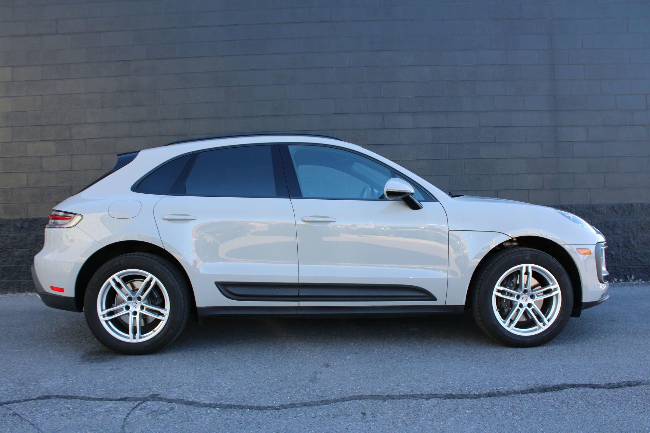 Certified 2023 Porsche Macan image 9