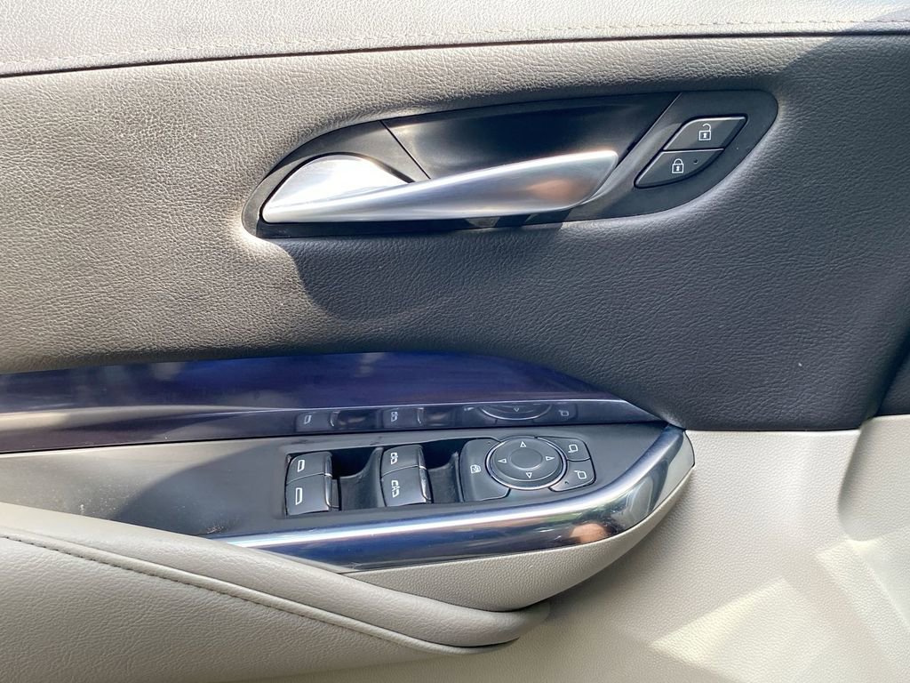 Used 2023 Cadillac XT4 Luxury w/ Cold Weather Package image 16